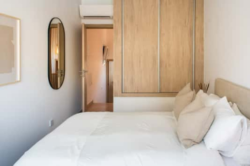 Bedroom in a 6-bedroom apartment in Lisbon - Room 6