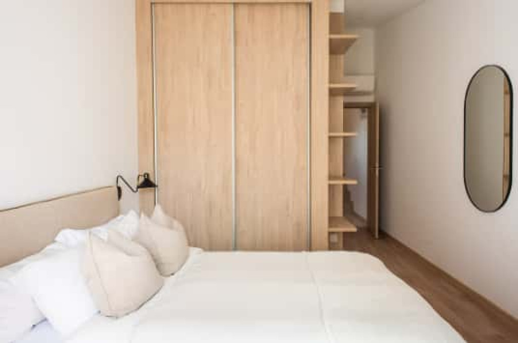 Bedroom in a 6-bedroom apartment in Lisbon - Room 5