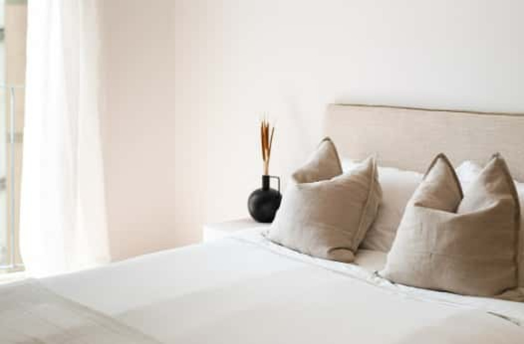 Bedroom in a 6-bedroom apartment in Lisbon - Room 5