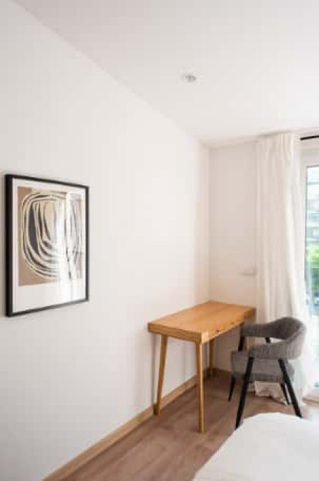 Bedroom in a 6-bedroom apartment in Lisbon - Room 5