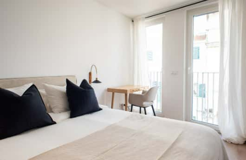 Bedroom in a 6-bedroom apartment in Lisbon - Room 4