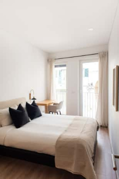 Bedroom in a 6-bedroom apartment in Lisbon - Room 2
