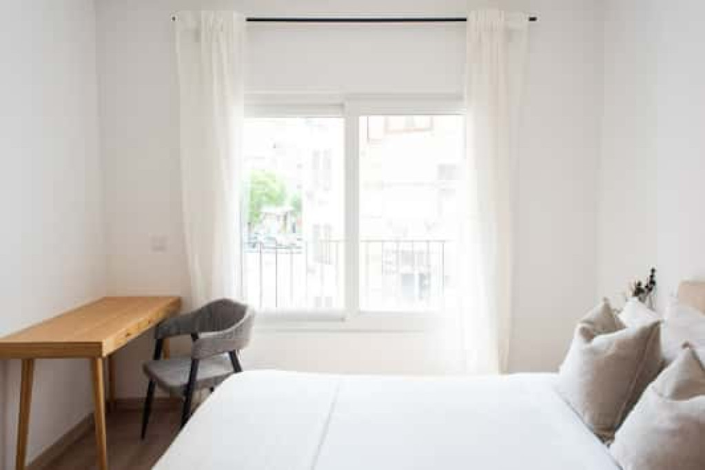Bedroom in a 6-bedroom apartment in Lisbon - Room 1