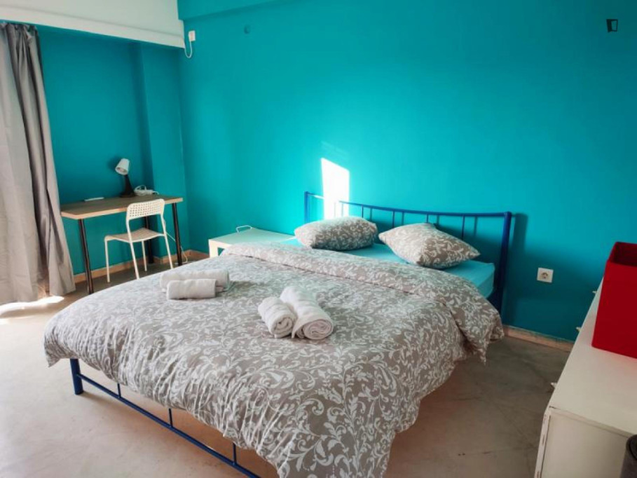 Modern double bedroom in a 10-bedroom apartment No18-2