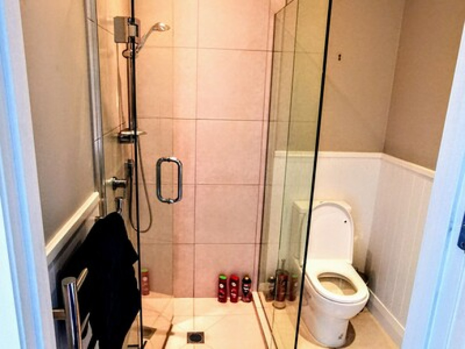 Private guest suite
