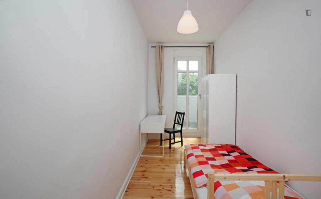 Single bedroom with a balcony, neart the Warschauer Straße train station - Berlin - chambre - ImmoJeune