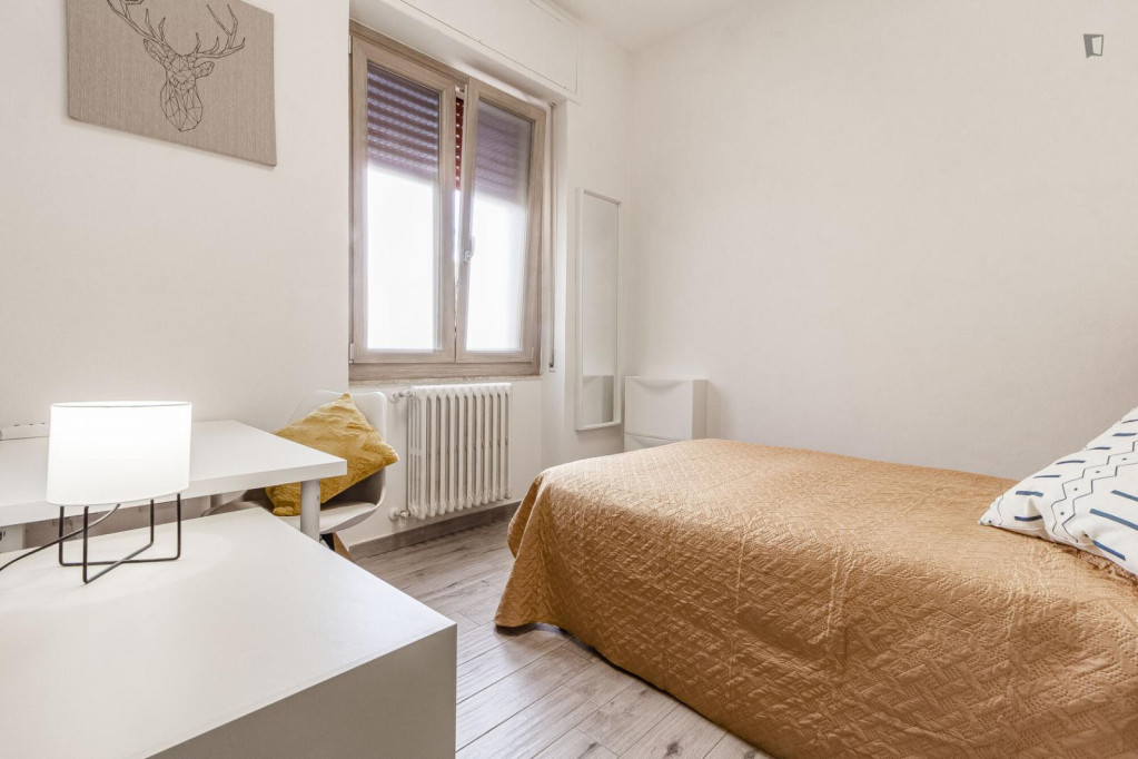 Spacious single Ensuite Bedroom near Vanni Stadium - Sassari - chambre - ImmoJeune