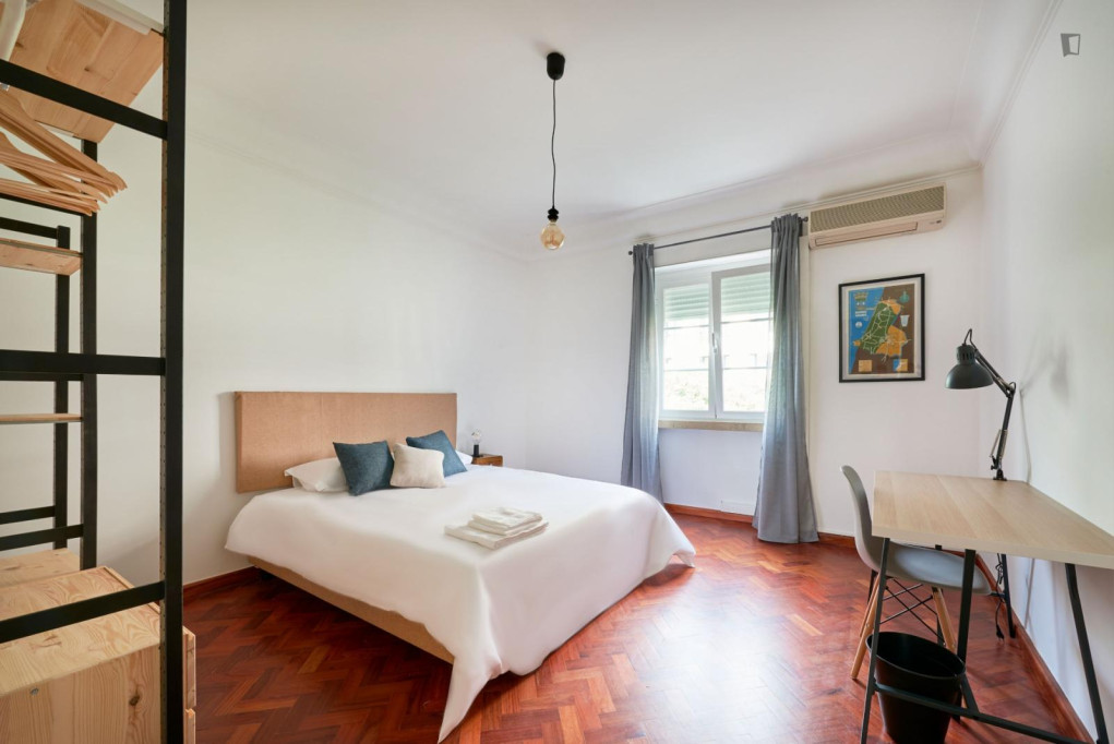 S3 R4 - Large double bedroom near the Saldanha metro - Lisbonne - chambre - ImmoJeune