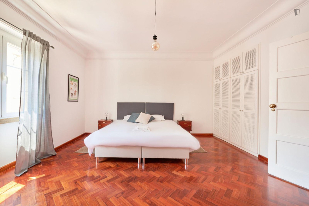 S3 R6 - Large double bedroom near the Saldanha metro - Lisbonne - chambre - ImmoJeune