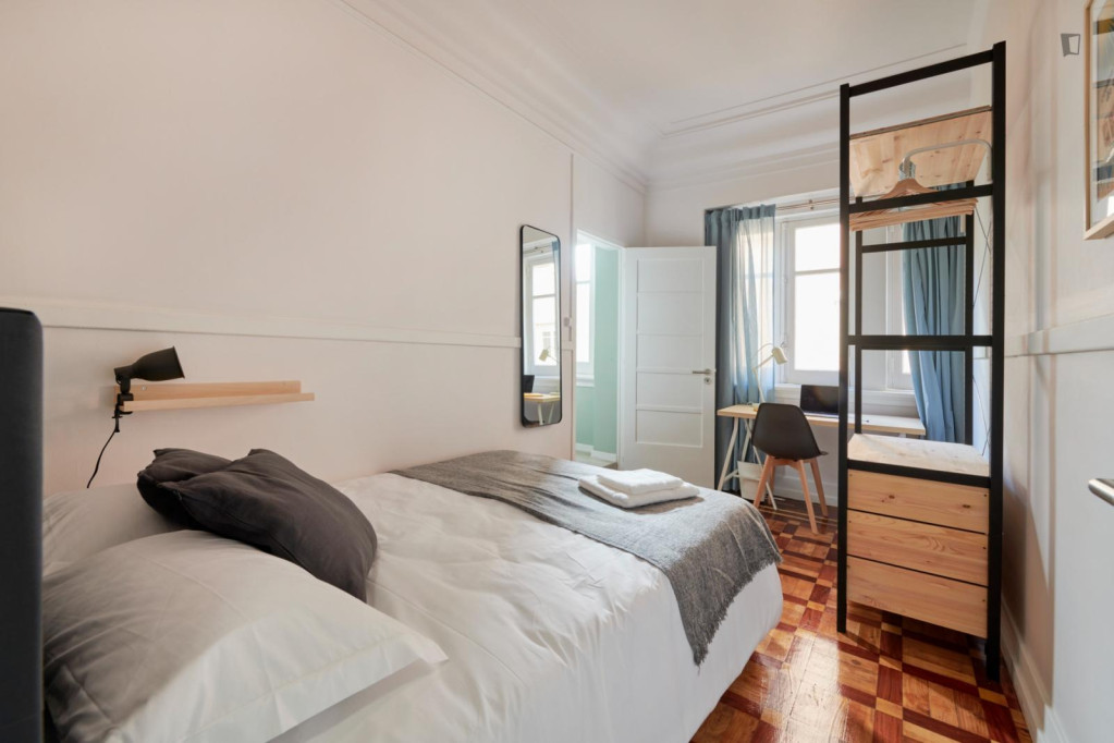 MP7 R7 - Double bedroom, with private bathroom, in 7-bedroom apartment - Lisbonne - chambre - ImmoJeune