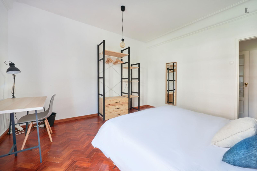 S3 R2 - Large double bedroom near the Saldanha metro - Lisbonne - chambre - ImmoJeune