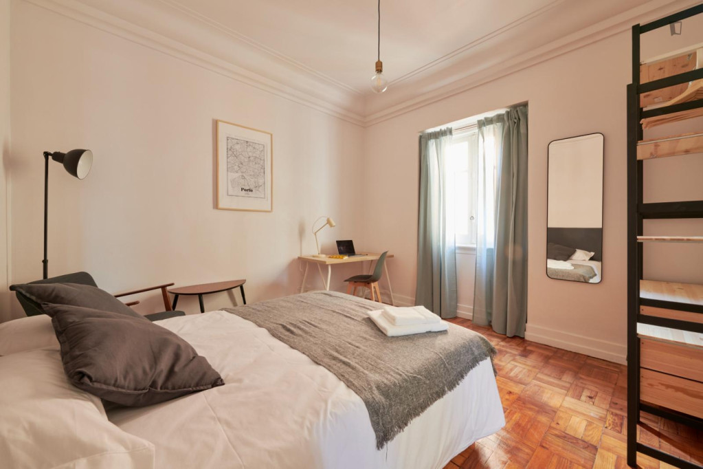 MP7 R5 - Double bedroom in 7-bedroom apartment - Lisbonne - chambre - ImmoJeune