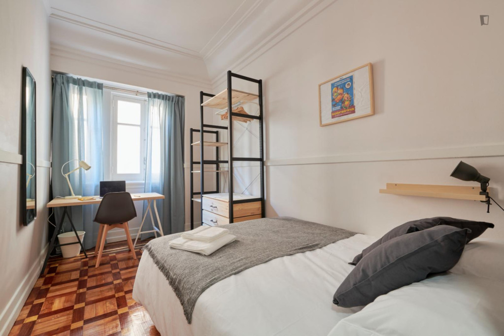 MP7 R6 - Double bedroom in 7-bedroom apartment - Lisbonne - chambre - ImmoJeune
