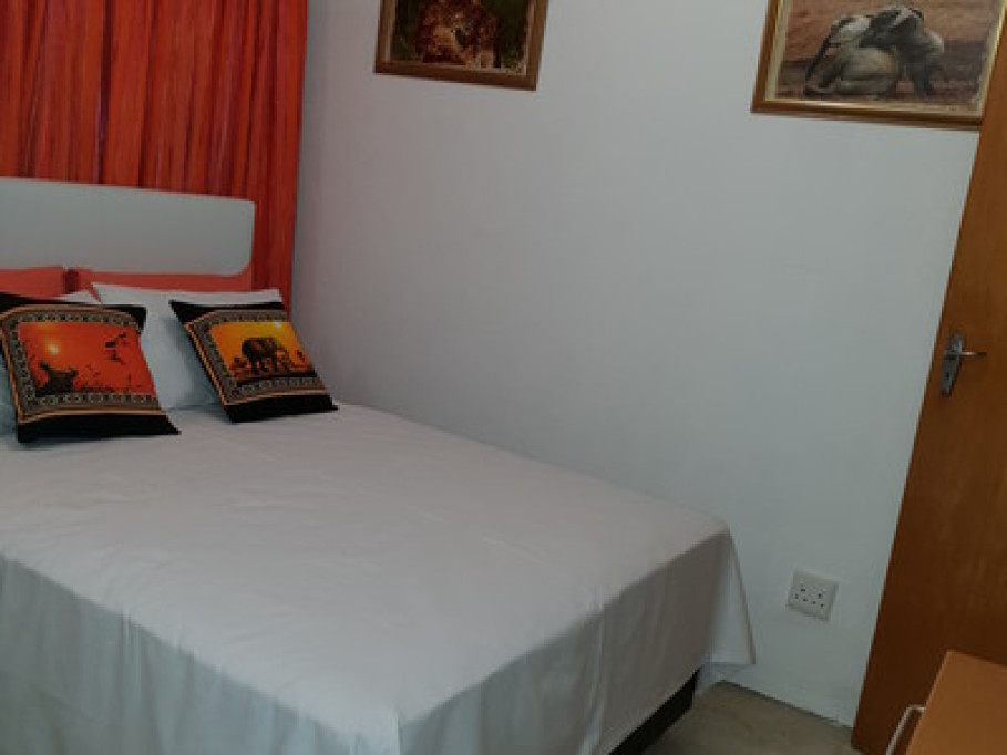 Lyronne Guesthouse 