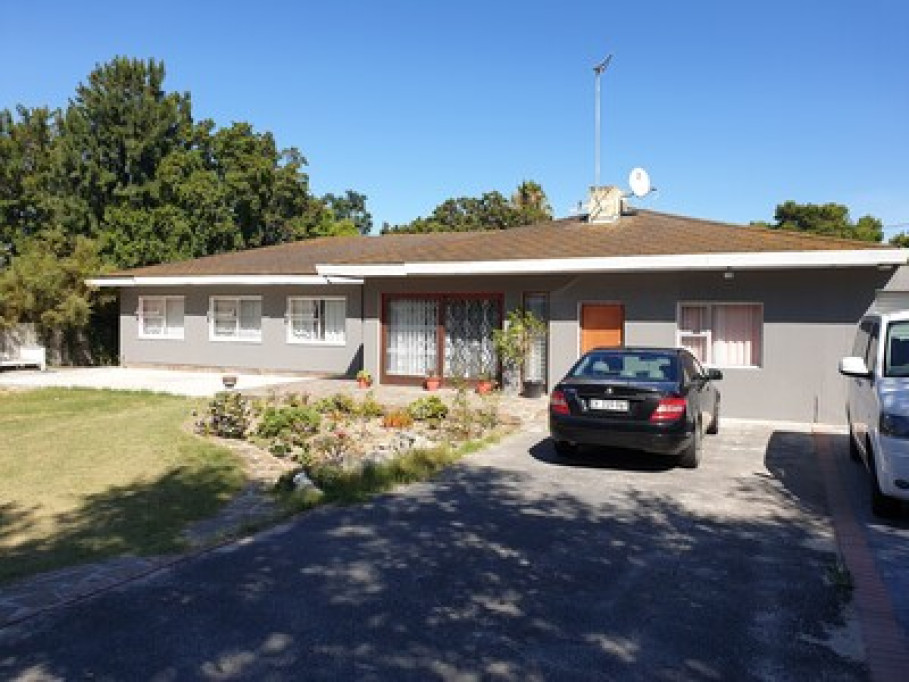 Lyronne Guesthouse 