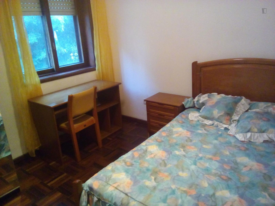 Very nice double bedroom close to Faculdade de Letras - Porto - chambre - ImmoJeune
