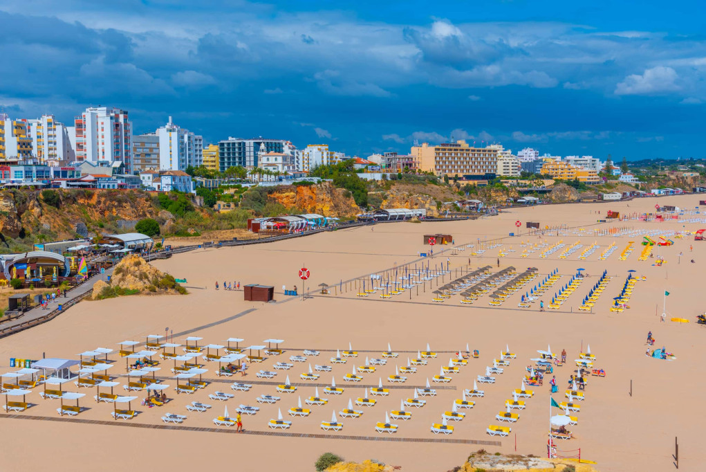 Praia da Rocha Beach Sun-kissed Apartment 50 m walk from the beach