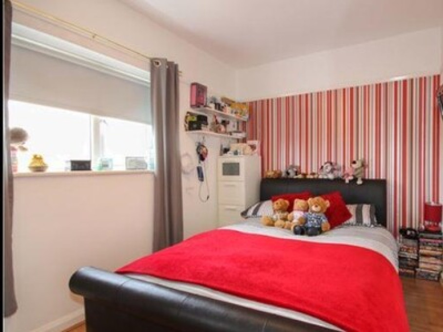 One double room available for rent 