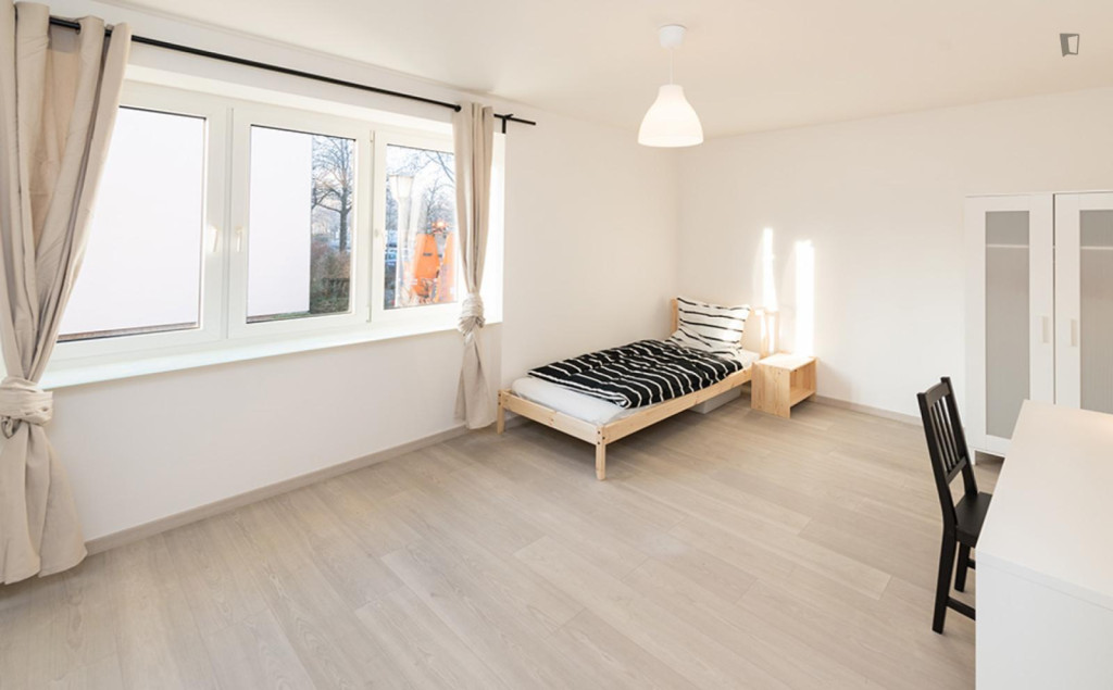 Large and luminous single bedroom in Untergiesing-Harlaching - Munich - chambre - ImmoJeune