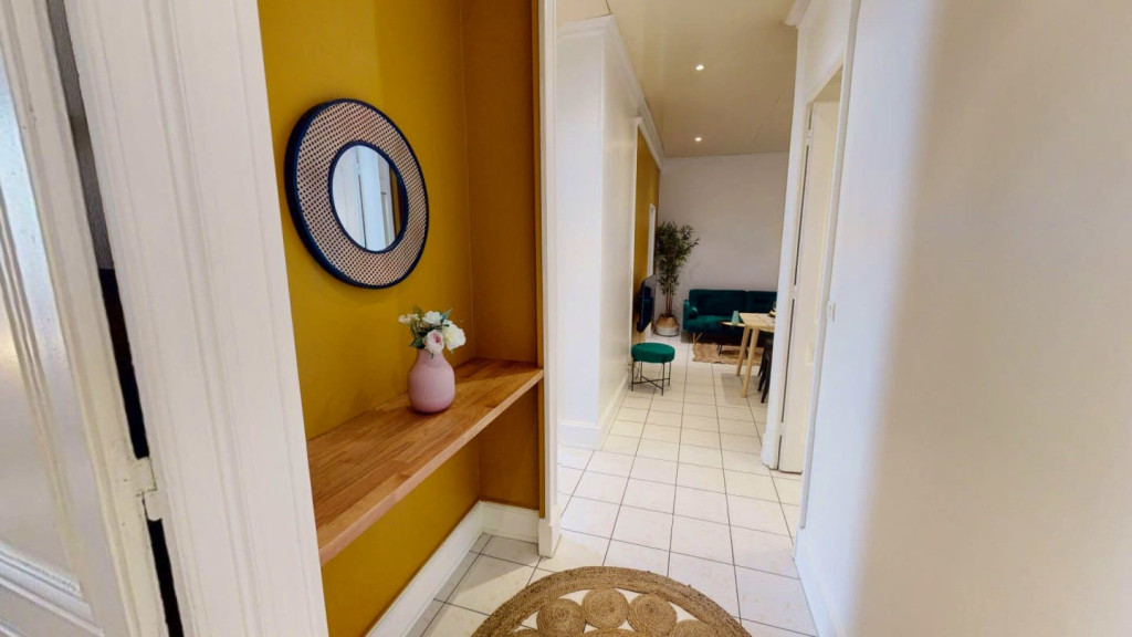 3-Bed Apartment on rue de Marseille