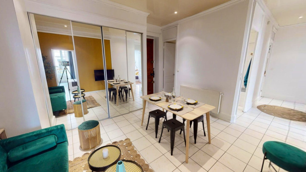 3-Bed Apartment on rue de Marseille