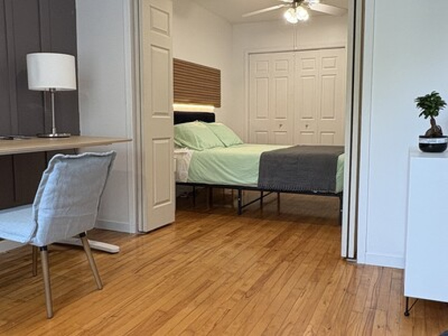 Cozy Retreat; Trendy Neighbourhood