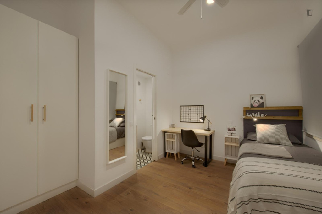 Charming single ensuite bedroom in Sant Gervasi - Galvany - Barcelone - chambre - ImmoJeune
