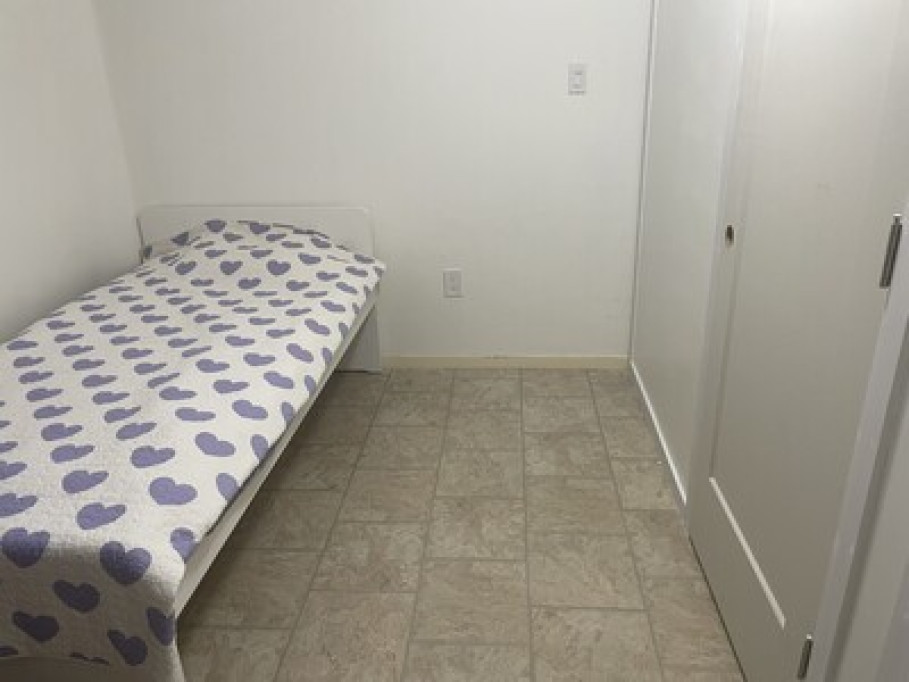 Bright spacious room