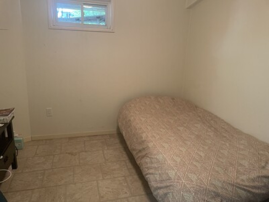 Bright spacious room