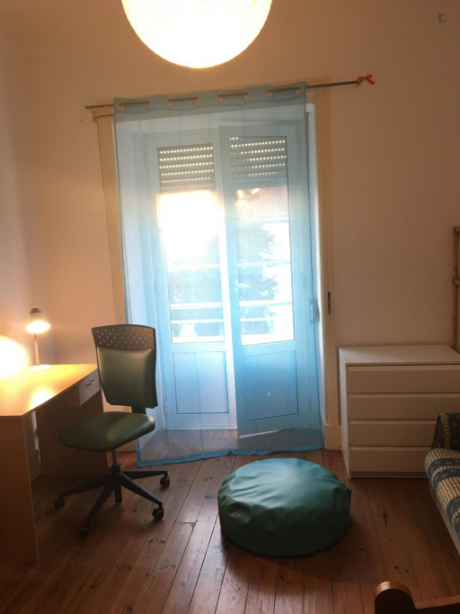 Comfy single bedroom with balcony in Celas city center - Coimbra - chambre - ImmoJeune