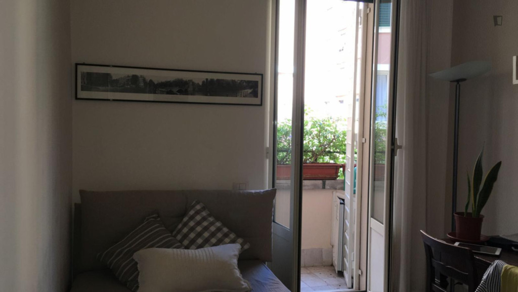 Single bedroom in a beautiful apartment near Piazza Bologna - Rome - chambre - ImmoJeune
