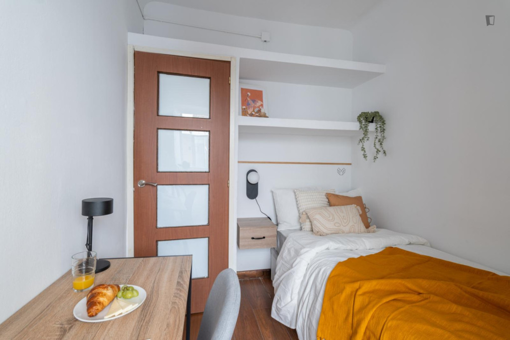 Welcoming single ensuite bedroom in Barri Gòtic - Barcelone - chambre - ImmoJeune
