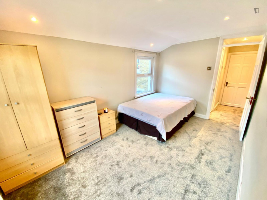 Homely double ensuite bedroom in Canning Town