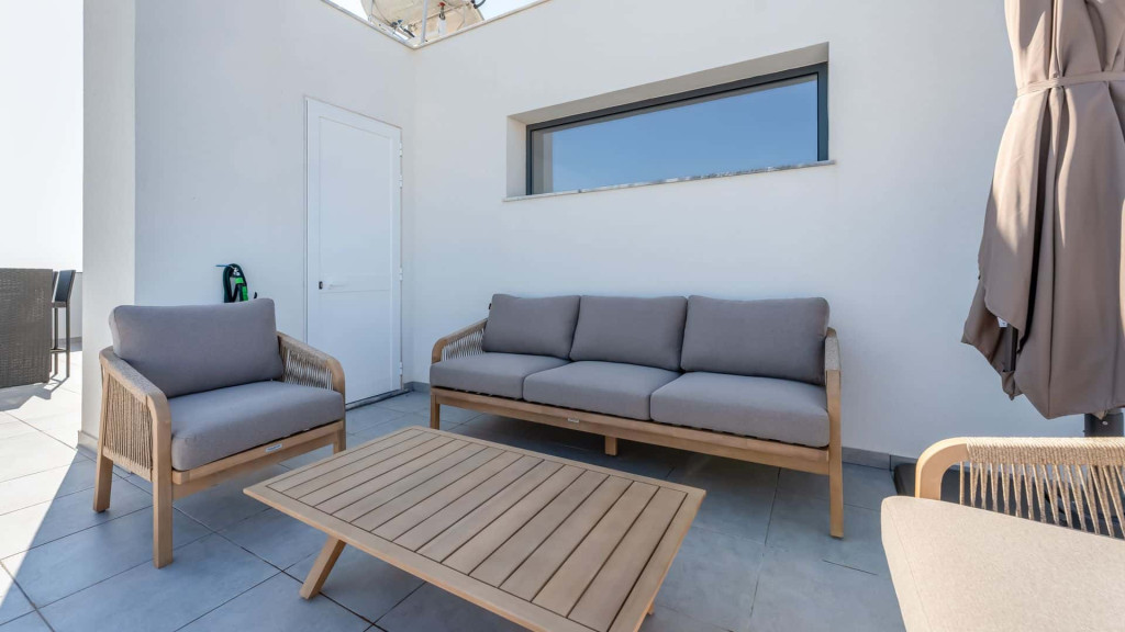 Modern 2 BDR Flat W/ Jacuzzi & Pool