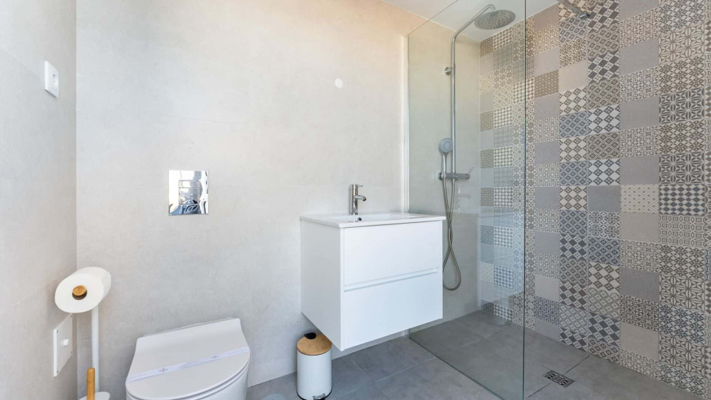 Modern 2 BDR Flat W/ Jacuzzi & Pool