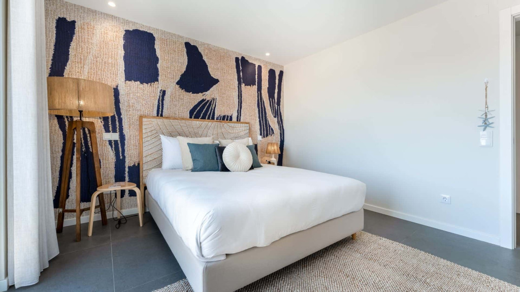 Modern 2 BDR Flat W/ Jacuzzi & Pool