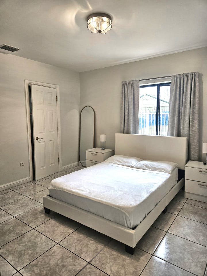 Huge House Half a Block from New Park & Beach