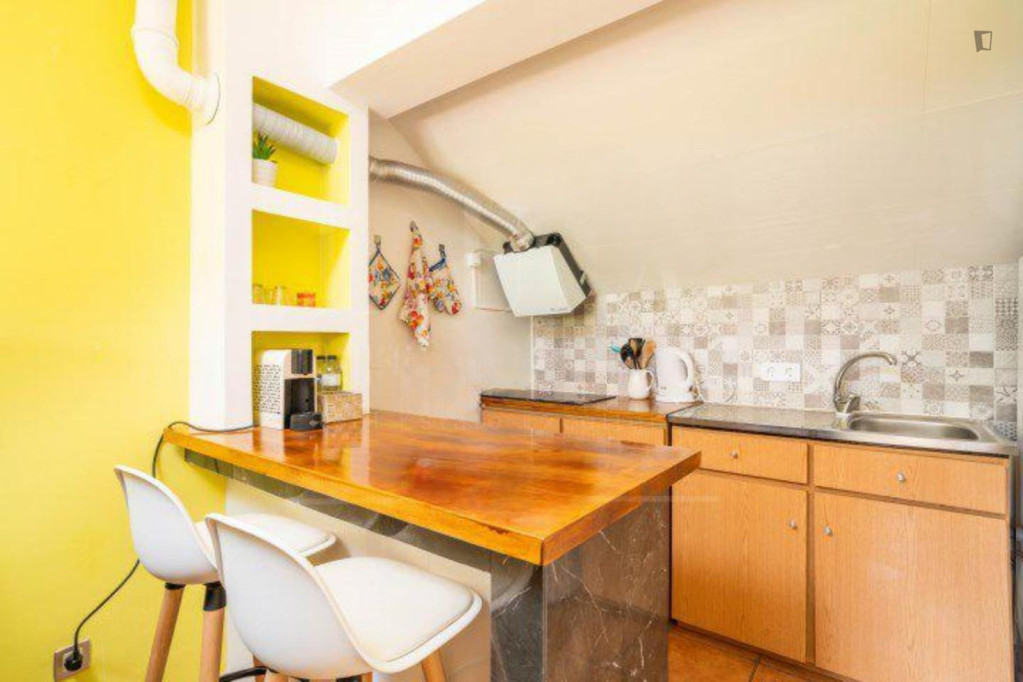 Comfy studio next to Alma Shopping