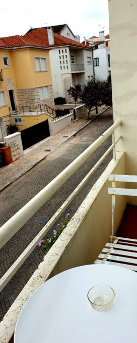 Single bedroom, with balcony, in 4-bedroom apartment