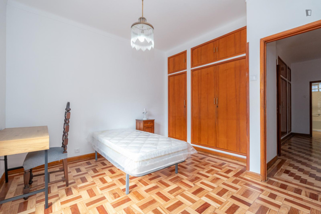 Lovely bedroom next to Faculdade de Farmácia 