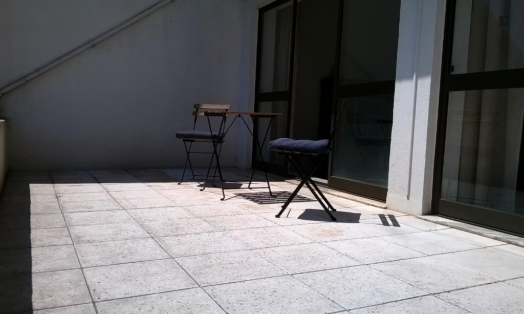 Classic 3 Bedroom Apartment close to Faculty of Medicine, University of Coimbra - Coimbra - chambre - ImmoJeune