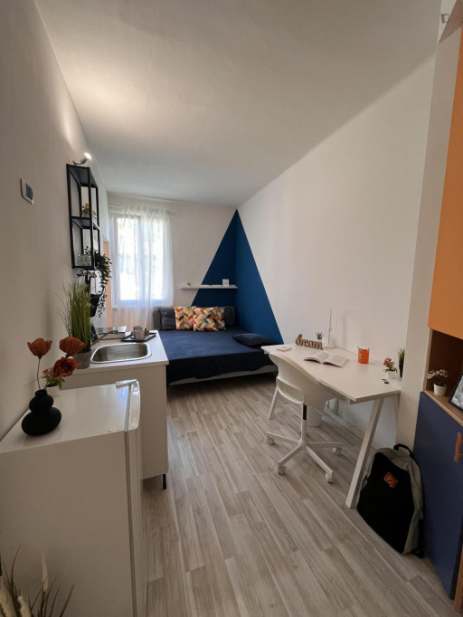 Homely single ensuite bedroom with a private kitchen, in Le Albere - Trento - chambre - ImmoJeune