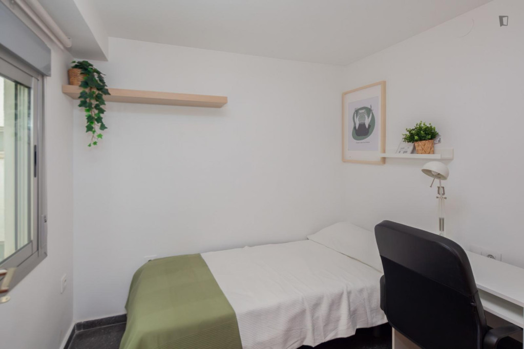 Appealing single bedroom in a property with balcony - Valence - chambre - ImmoJeune