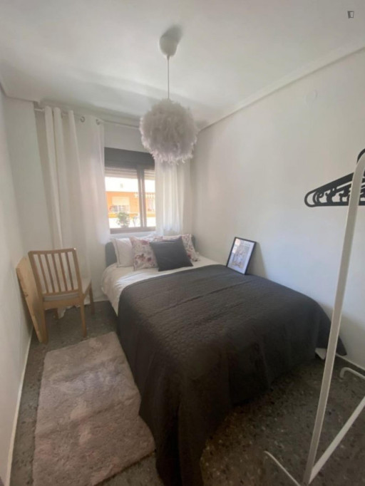 Inviting double bedroom in Camí Fondo - Valence - chambre - ImmoJeune