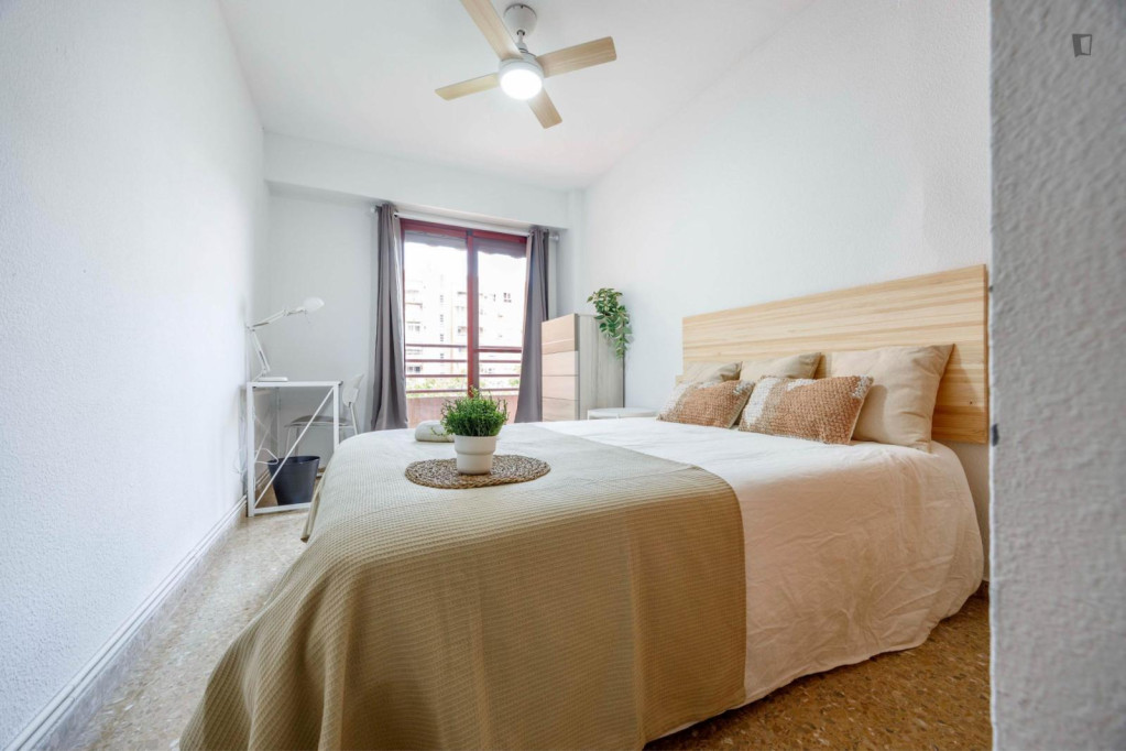Appealing double bedroom near the Machado metro. - Valence - chambre - ImmoJeune