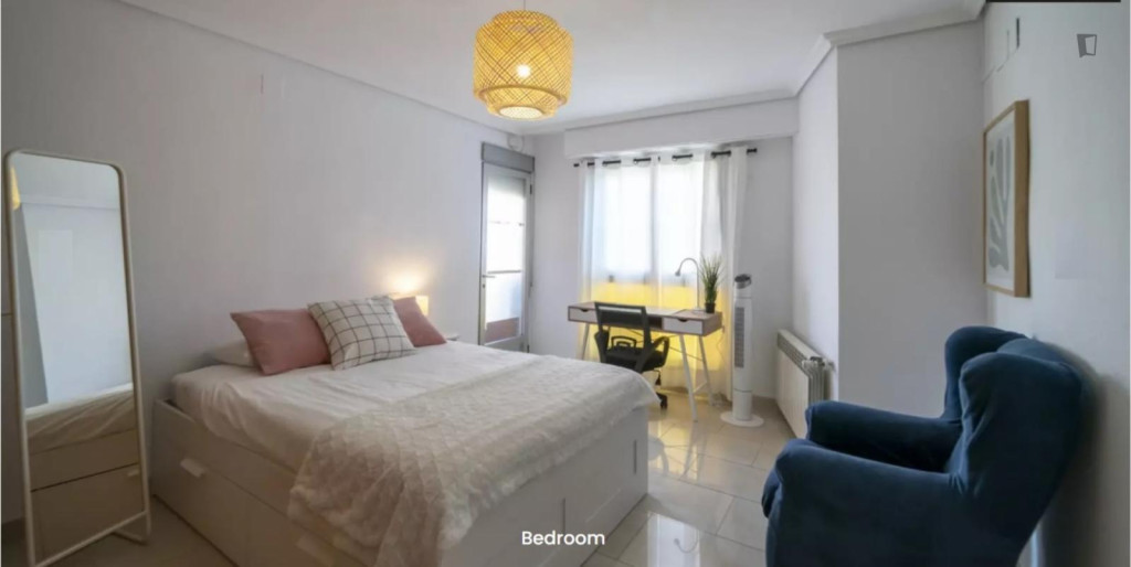 Welcoming double bedroo, near Universitat de València - Valence - chambre - ImmoJeune