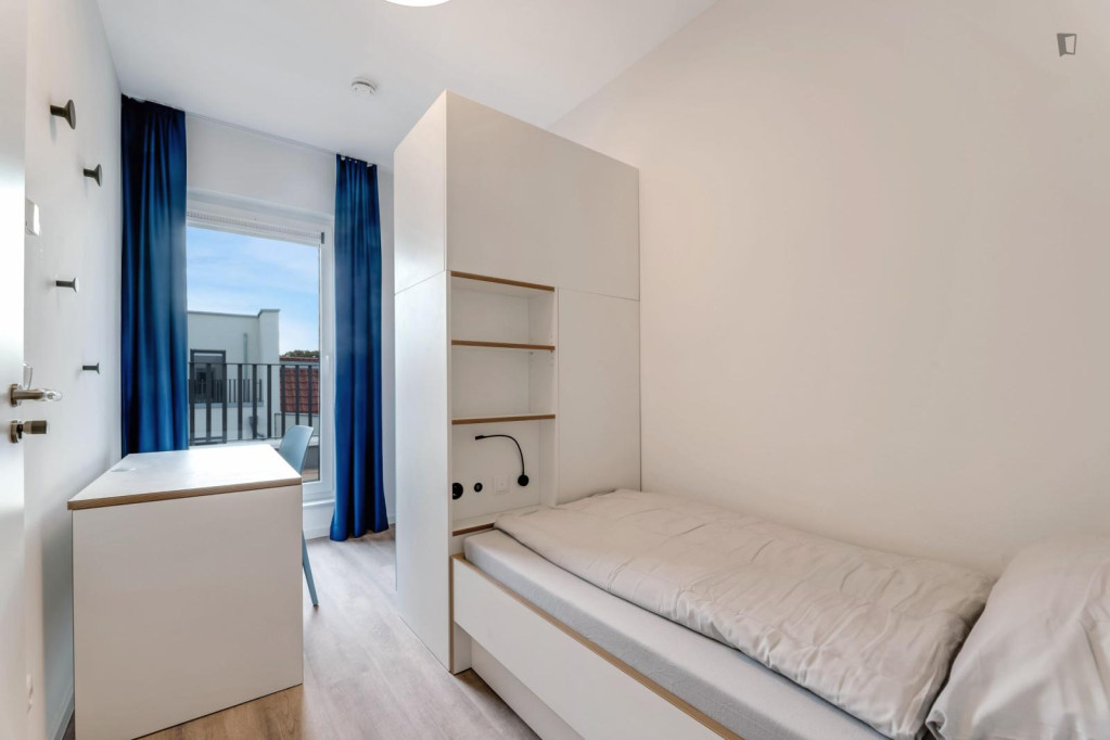 Nice single bedroom with a balcony, in Oberschöneweide - Berlin - chambre - ImmoJeune