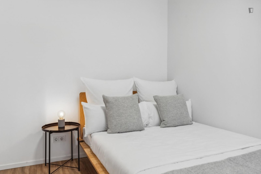 Comfortable double bedroom in modern shared flat near Leipzig's main train station