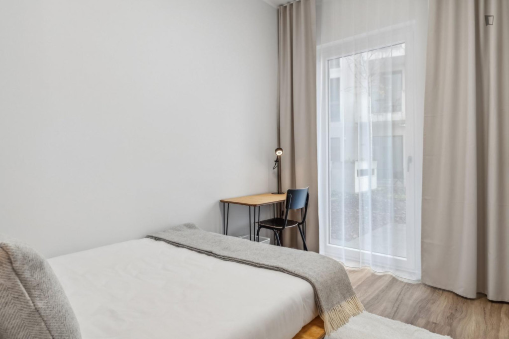 Comfortable double bedroom in modern shared flat near Leipzig's main train station