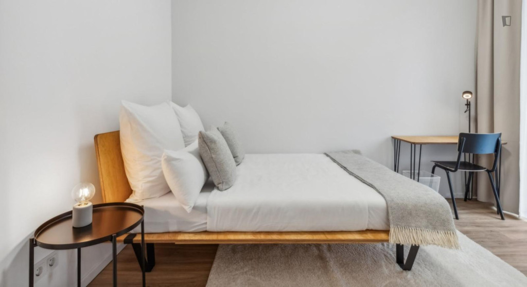 Comfortable double bedroom in modern shared flat near Leipzig's main train station